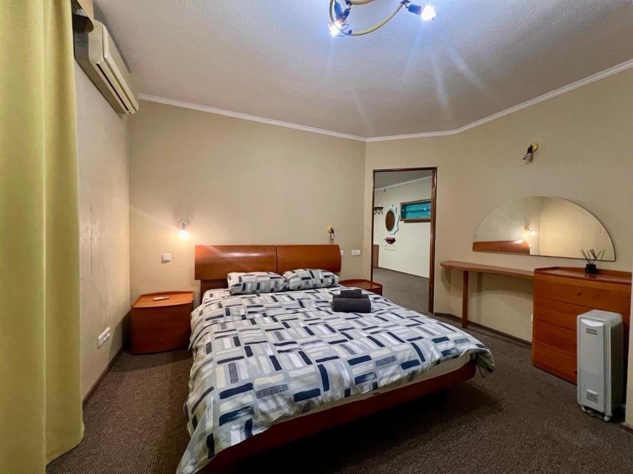 Apartment In The Center Of Київ Екстер'єр фото